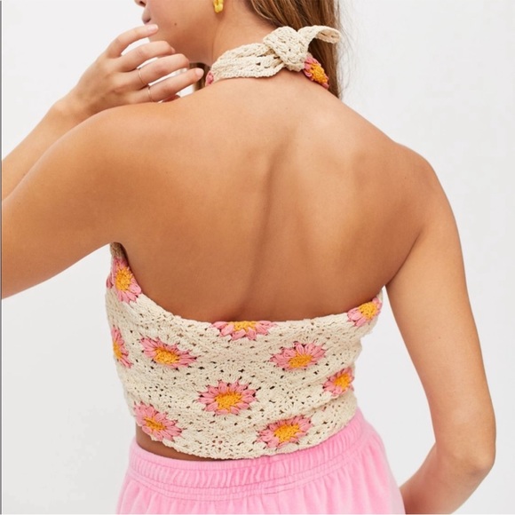 🆕UO Flower Crochet Triangle Scarf Wrap Top NWT - Picture 3 of 7